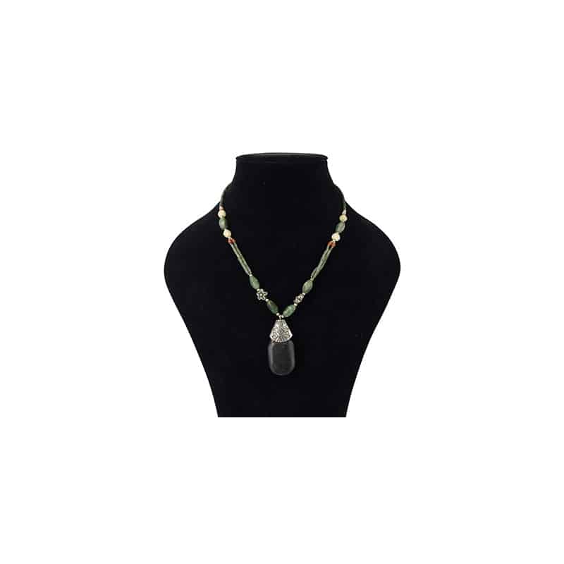 Bohemiskt halsband Jade med mörkt hänge i stål